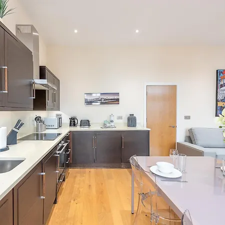 Moments From Hyde Park & Notting Hill With Free Luggage Storage And Washing Machine London