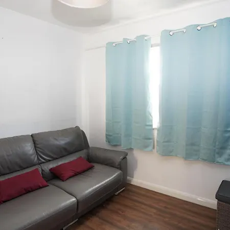 59b Comfortable 3 Bedroom House By Easy 2 Manage Holiday home Cranford