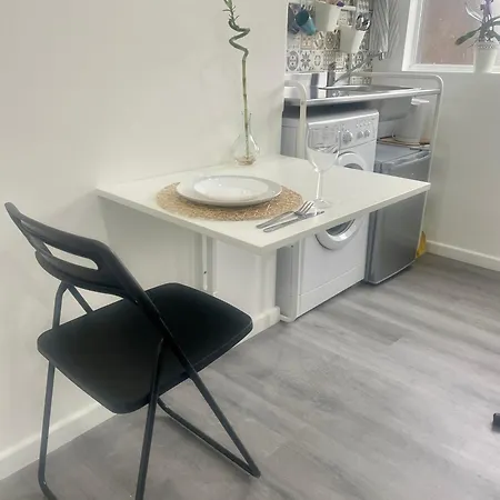Apartament Self-contained & Kitchen Sutton (Greater London)