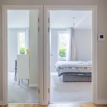 Brand New Flat With Car Park