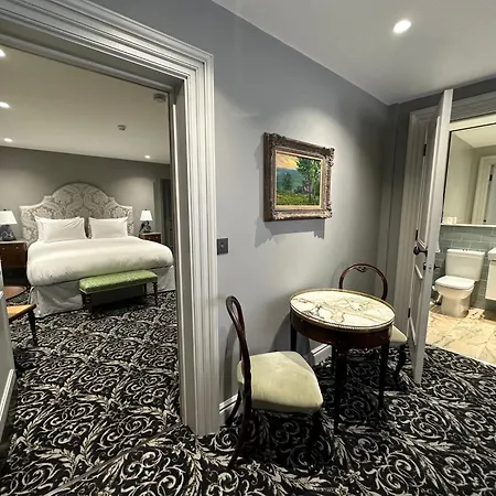 No. 30 Knightsbridge