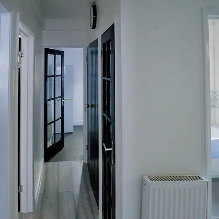 Modern 2 Bedroom