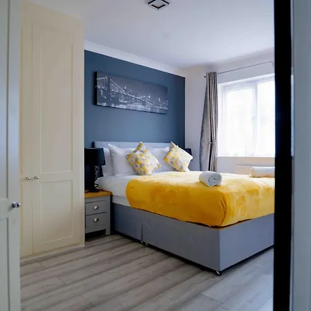 Modern 2 Bedroom *