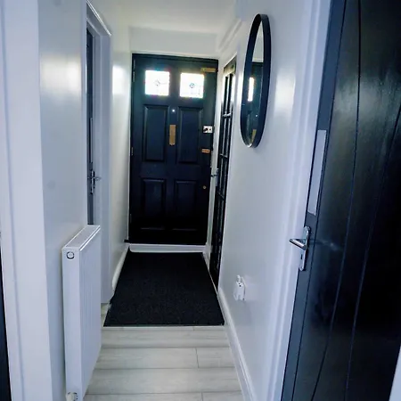 Modern 2 Bedroom *