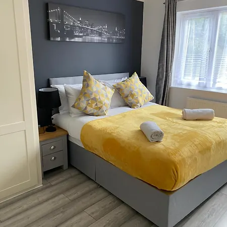 Modern 2 Bedroom Apartment