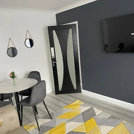 Apartment Modern 2 Bedroom Belvedere
