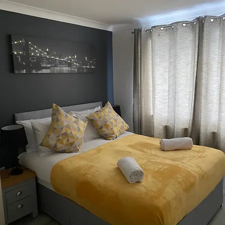 Modern 2 Bedroom Apartment