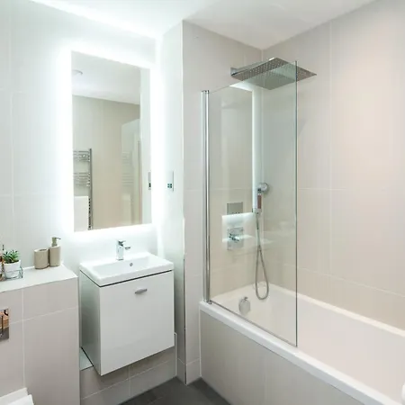 16 Minutes Walk To Eye, Shard View And Balcony Londra