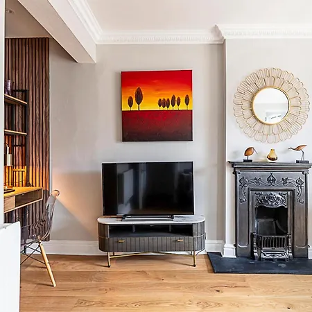 Modern Top-floor Victorian Charm In Kensington アパート ロンドン