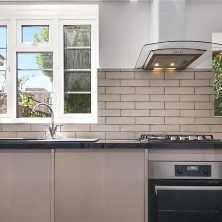 In Guest - Limehouse Townhomes Modern Spacious Serviced Double Guest house