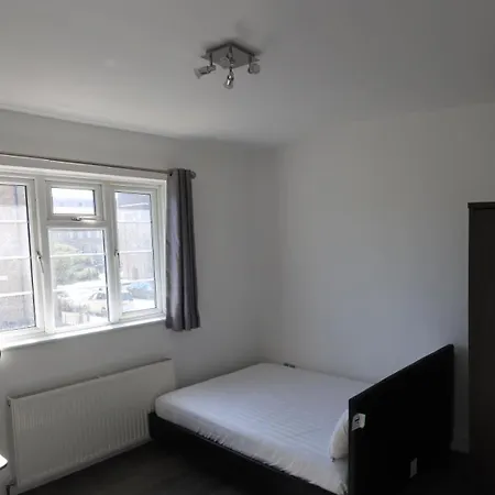 In Guest - Limehouse Townhomes Modern Spacious Serviced Double