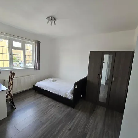 Guest house In Guest - Limehouse Townhomes Modern Spacious Serviced Double