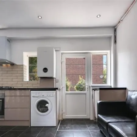 In Guest - Limehouse Townhomes Modern Spacious Serviced Double Guest house