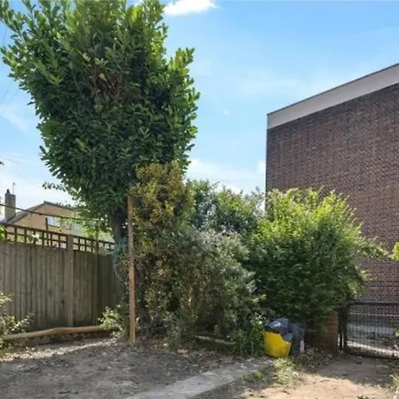 Guest house In Guest - Limehouse Townhomes Modern Spacious Serviced Double London