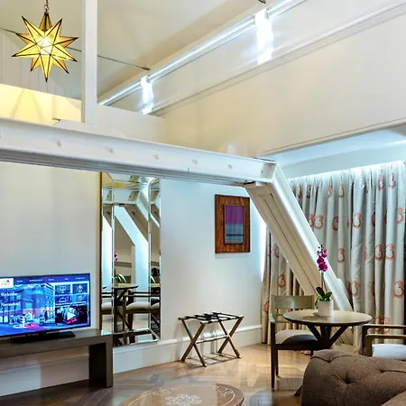 Hotel The Lalit London
