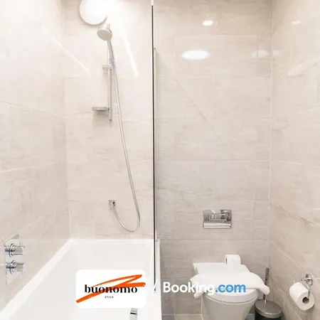 Two Bedroom At Buonomo Short Lets & Serviced Appartamento *