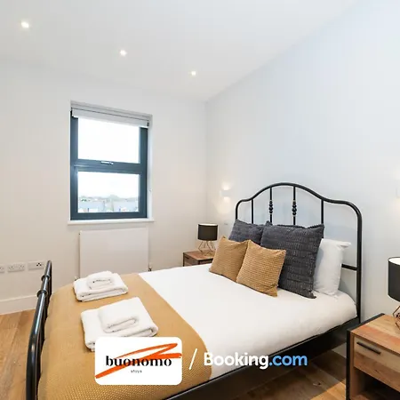 Two Bedroom At Buonomo Short Lets & Serviced Close To Wimbledon Tennis Courts