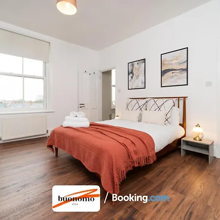 Apartment Three Bedroom At Buonomo Short Lets & Serviced Close To Wimbledon Tennis Courts
