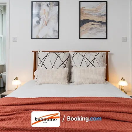 Three Bedroom At Buonomo Short Lets & Serviced Close To Wimbledon Tennis Courts *