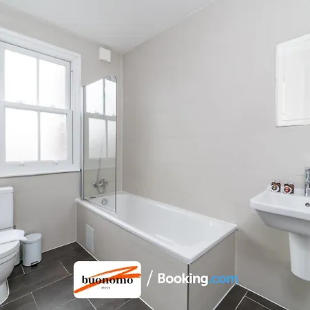 Three Bedroom At Buonomo Short Lets & Serviced Close To Wimbledon Tennis Courts Apartment London