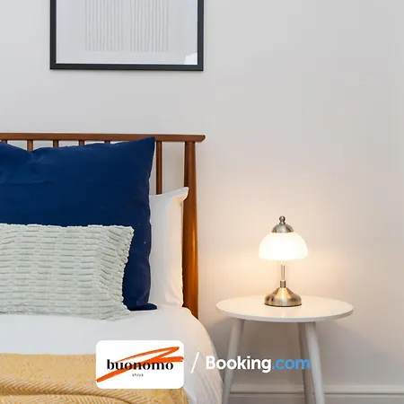 Three Bedroom At Buonomo Short Lets & Serviced Close To Wimbledon Tennis Courts *