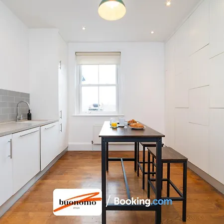 Apartment Three Bedroom At Buonomo Short Lets & Serviced Close To Wimbledon Tennis Courts *