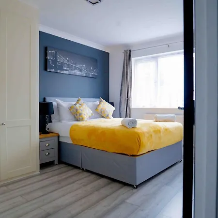 Modern 2 Bedroom Apartment Belvedere