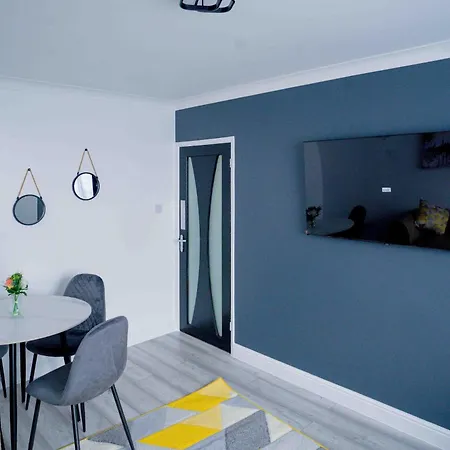 Modern 2 Bedroom Apartment Belvedere