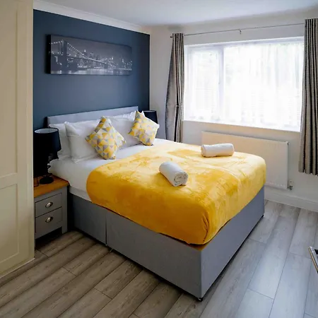 Apartment Modern 2 Bedroom Belvedere