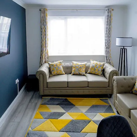 Modern 2 Bedroom *