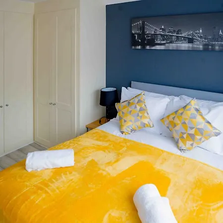 Modern 2 Bedroom *