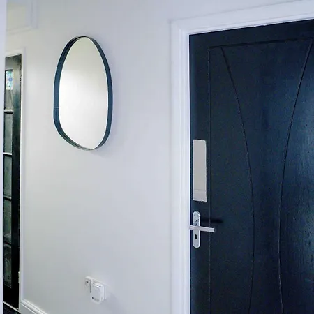 Modern 2 Bedroom Apartment Belvedere