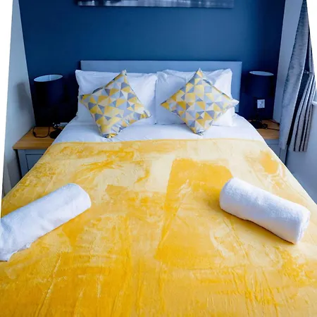 Modern 2 Bedroom Apartment Belvedere