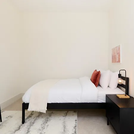 Apartment The East Mile Hideout - Trendy 3bdr Flat With Balcony