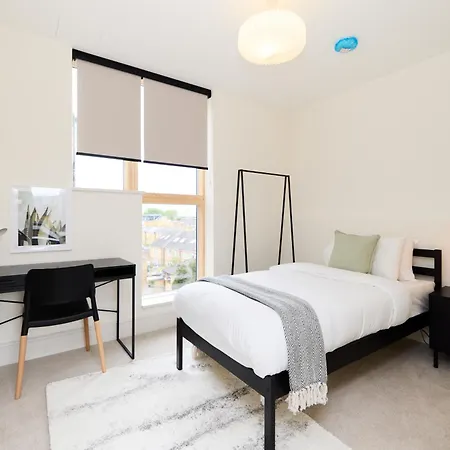 The East Mile Hideout - Trendy 3bdr Flat With Balcony