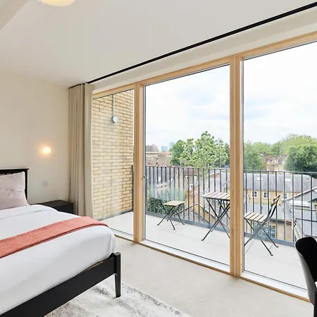The East Mile Hideout - Trendy 3bdr Flat With Balcony
