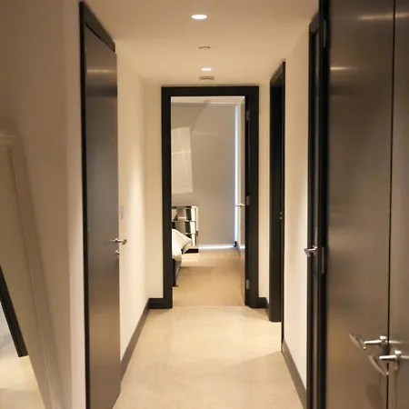 Central 1-bed Flat With River Thames Views And Winter Garden Appartamento