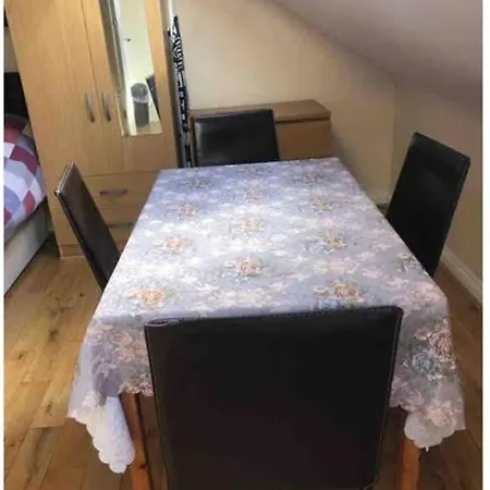 Spacious And Modern En-suit Guest house *