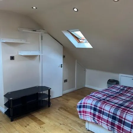 Spacious And Modern En-suit Guest house Harrow on the Hill