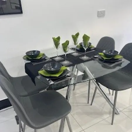 Urban Sleeps 6 Private Garden-family Pet Friendly Croydon