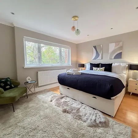 Large 6 Bedroom Retreat In Holland Park Holiday home London