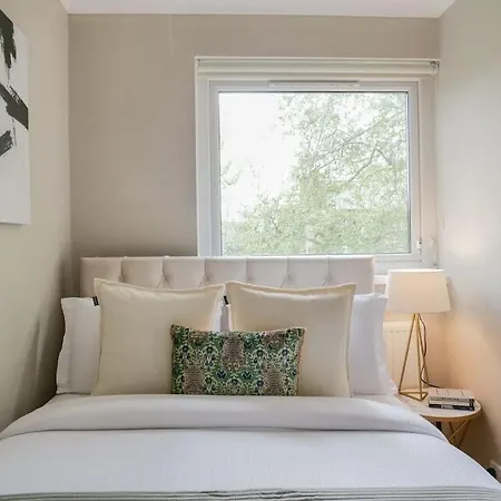 Holiday home Large 6 Bedroom Retreat In Holland Park *