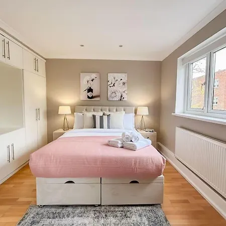 Holiday home Large 6 Bedroom Retreat In Holland Park London