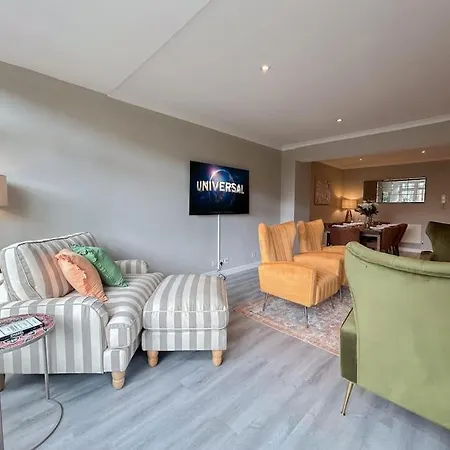 Large 6 Bedroom Retreat In Holland Park London