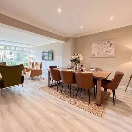Large 6 Bedroom Retreat In Holland Park Holiday home London