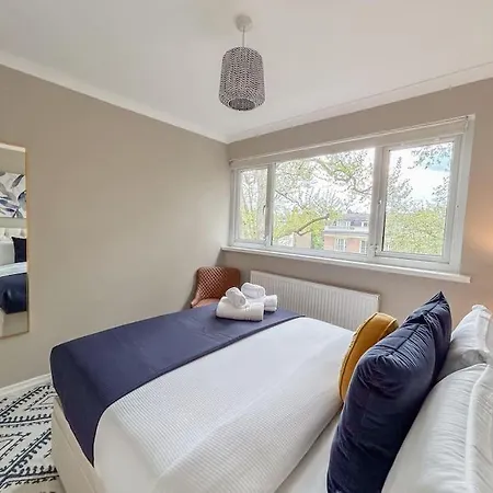 Holiday home Large 6 Bedroom Retreat In Holland Park London
