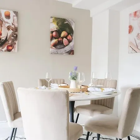 Large 6 Bedroom Retreat In Holland Park London