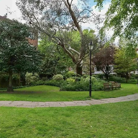 Large 6 Bedroom Retreat In Holland Park * London