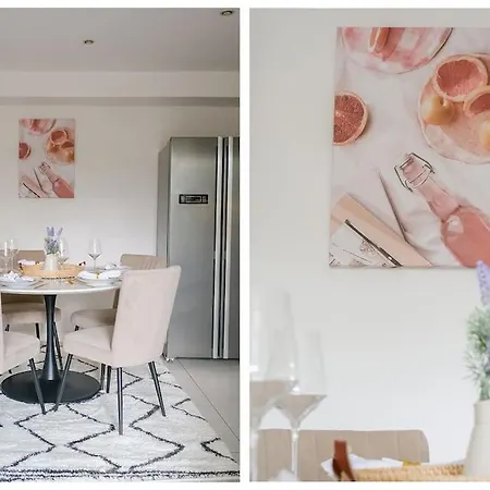 Large 6 Bedroom Retreat In Holland Park Holiday home *