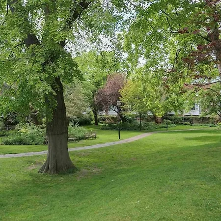 Holiday home Large 6 Bedroom Retreat In Holland Park *
